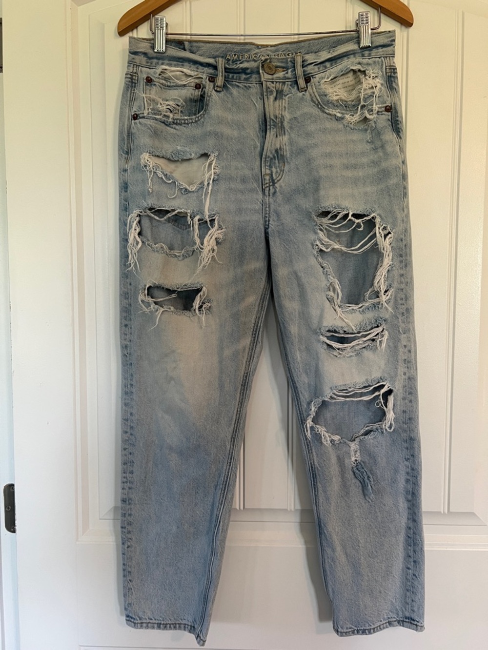 American Eagle 90’s Slim
boyfriend Jeans Size 6 short
